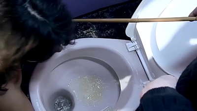 Η πανέμορφη ιδιωτική σκλάβα του σεξ Melanie Memphis. Είναι η αγαπημένη μου σκλάβα, φαίνεται αθώα, νέα, της αρέσει το πρωκτικό σεξ, τα παιχνίδια ρόλων και μπορώ να τη χρησιμοποιώ όποτε θέλω. Μέρος 1.